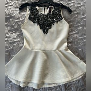 NWOT Womens Teen Girls White/Black Crochet Peplum Sleeveless Stretchy Top size S
